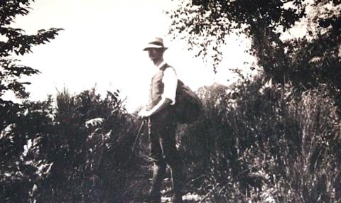 L'écrivain Hermann Hesse arpentant les chemins du Monte Verita - source : Fondation Monte Verita