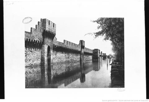 Les remparts à Avignon, après la crue, 1856 - source : Gallica-BnF