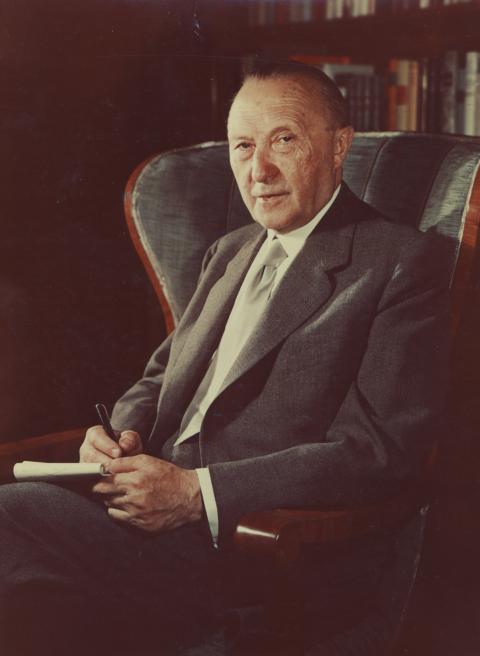 Portrait du futur chancelier de la RFA Konrad Adenauer, circa 1950 - source : WikiCommons