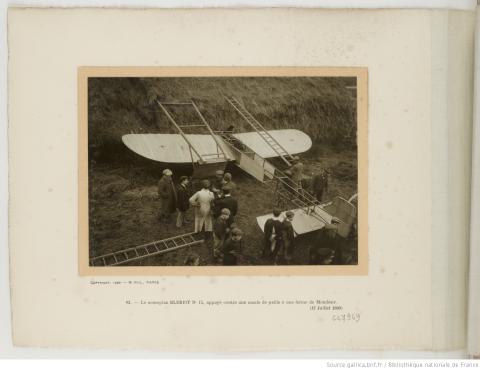 Cent instantanés de la vie en aéroplane de Louis Blériot : de 1905 au 25 juillet 1909 ; Agence Rol - source : Gallica-BnF