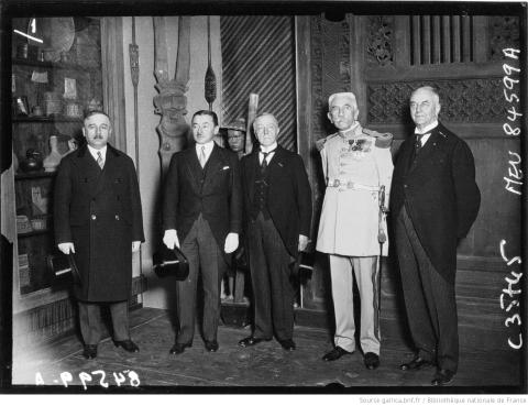 Exposition coloniale, inauguration du pavillon hollandais : de gauche à droite, Olivier Reynaud, Cock Ambassadeur de Hollande, T. Reynaud et Lyautey ; Agence Meurisse, Paris, 1931 - source : Gallica-BnF