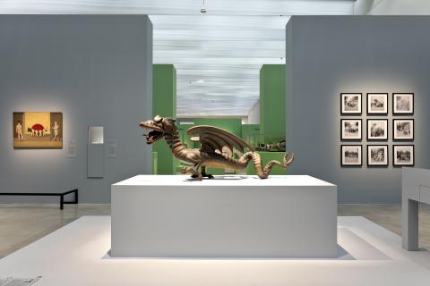 La Grand’Goule de Poitiers, effigie en bois polychrome réalisée en 1677, exposée au Louvre Lens dans le cadre de l’exposition Animaux fantastiques – source : musée du Louvre-Lens/Emmanuel Watteau