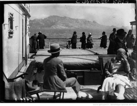 La ville de Marseille vue de la côte, 1930, Agence Meurisse - source : Gallica-BnF