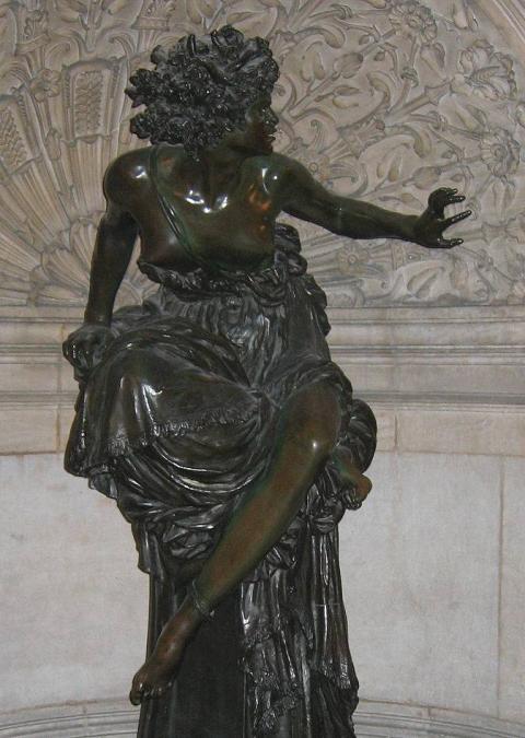 La Pythie, sculpture en bronze de &quot;Marcello&quot;, Opéra Garnier, 1870 - source : WikiCommons 