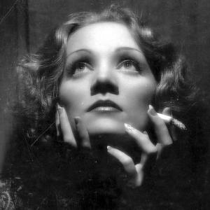 De « L’Ange bleu » à l’antinazisme : quand Marlene Dietrich subjuguait la presse